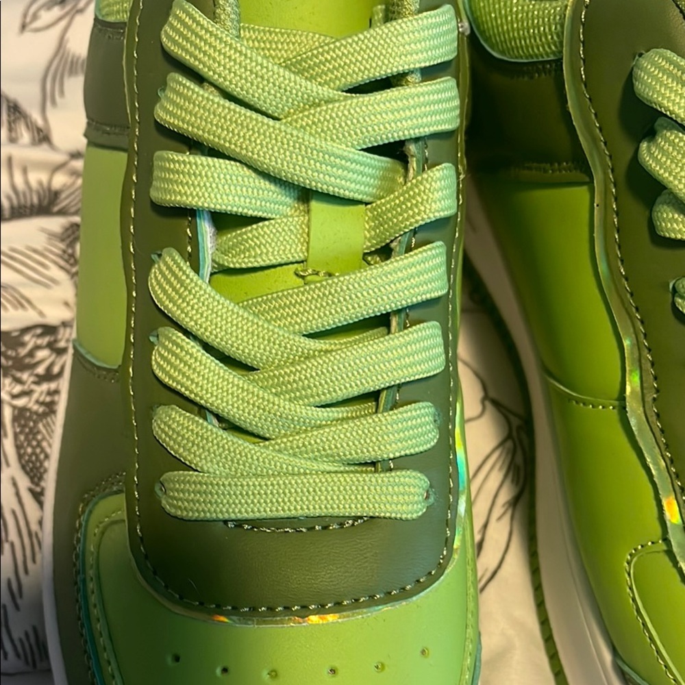 Green woman’s Shoes - Picture 3 of 10